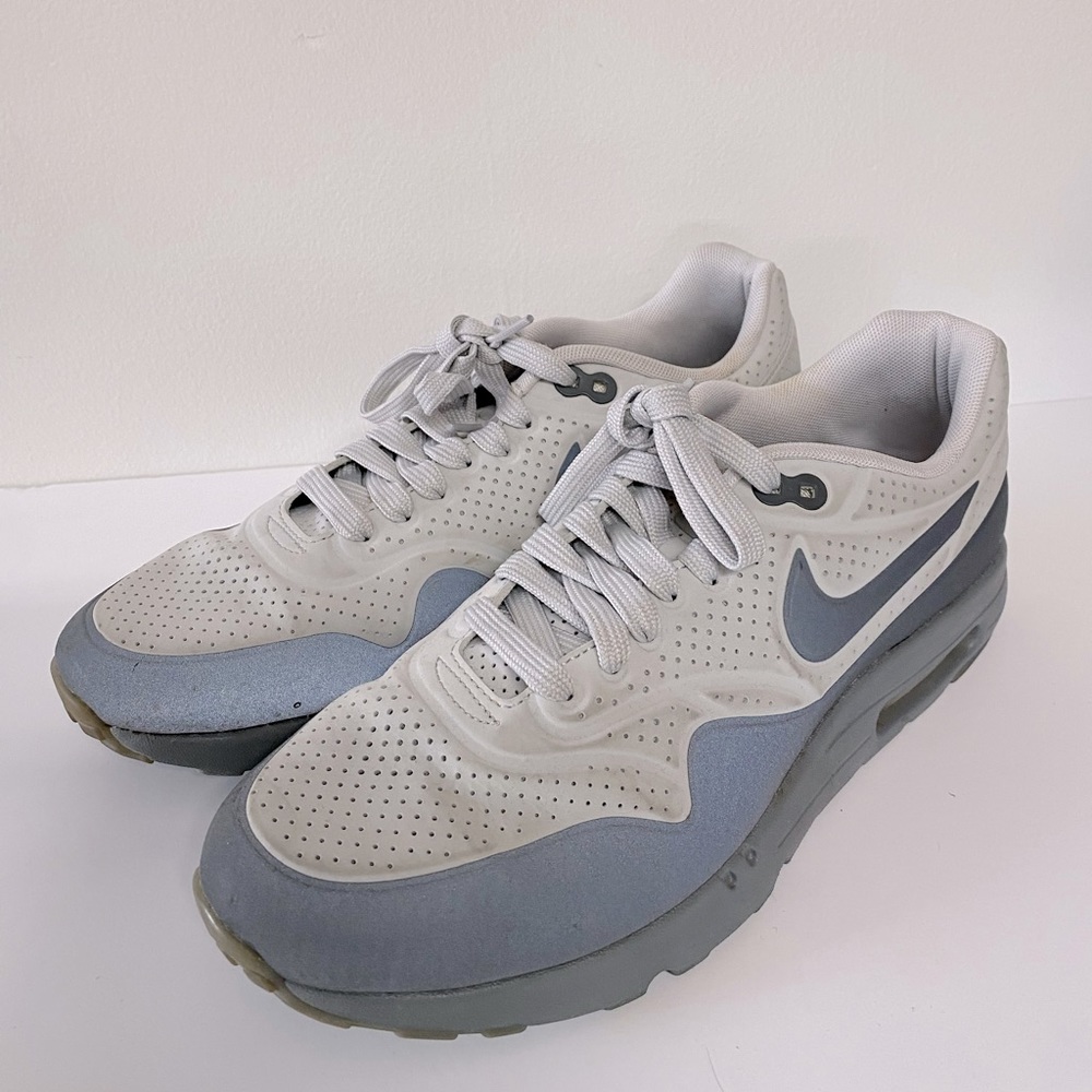 $10 Nike Air Sneakers Men’s 9 1/2. White, Blue, and Grey